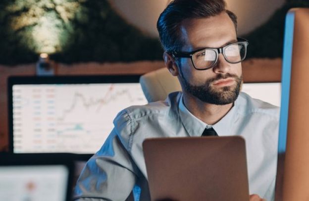 Renda Variável: guia completo para aprender como investir em ações, FIIs, ETFs e mais