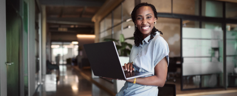 Cenário econômico: EUA mostram inflação mais controlada e mercado de trabalho perdendo ritmo, enquanto Brasil registra atividade mais moderada no PIB e na indústria.