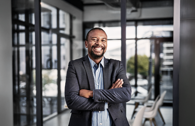 Juros ainda altos, atividade mais fraca e sinais de alívio no exterior.