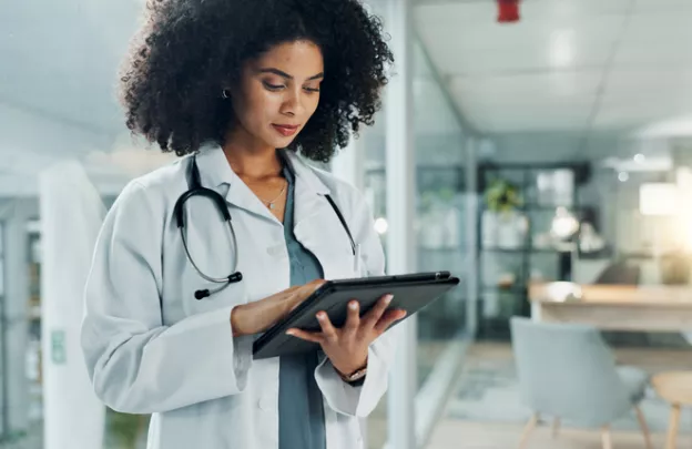 Imagem de capa da notícia: IA na medicina: o que muda para médicos com as novas regras do CFM